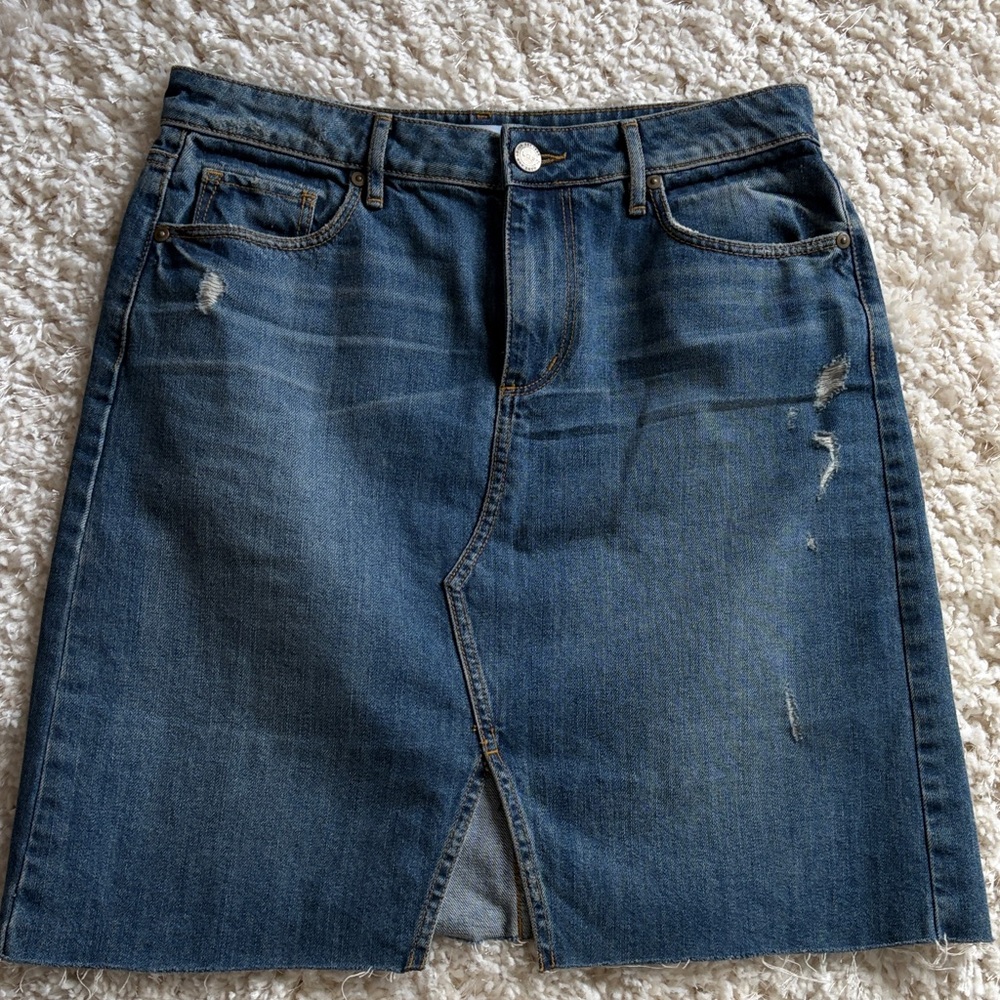 LOFT Stylish Blue Denim Skirt EUC Size 6